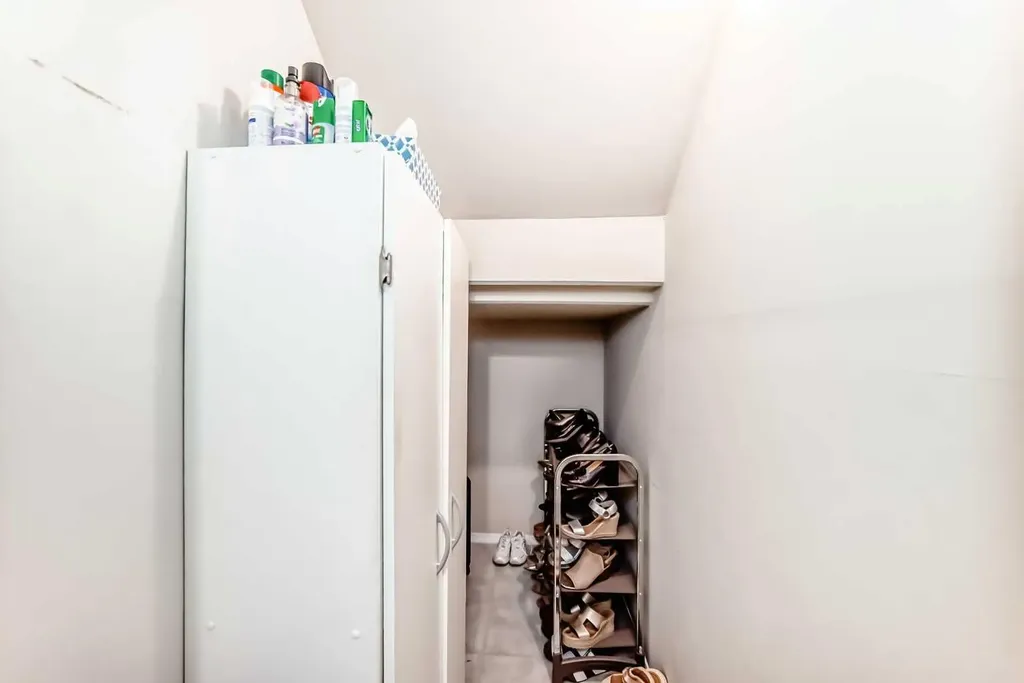 6621 Pinecliff Grove NE Calgary AB T1Y 7K8