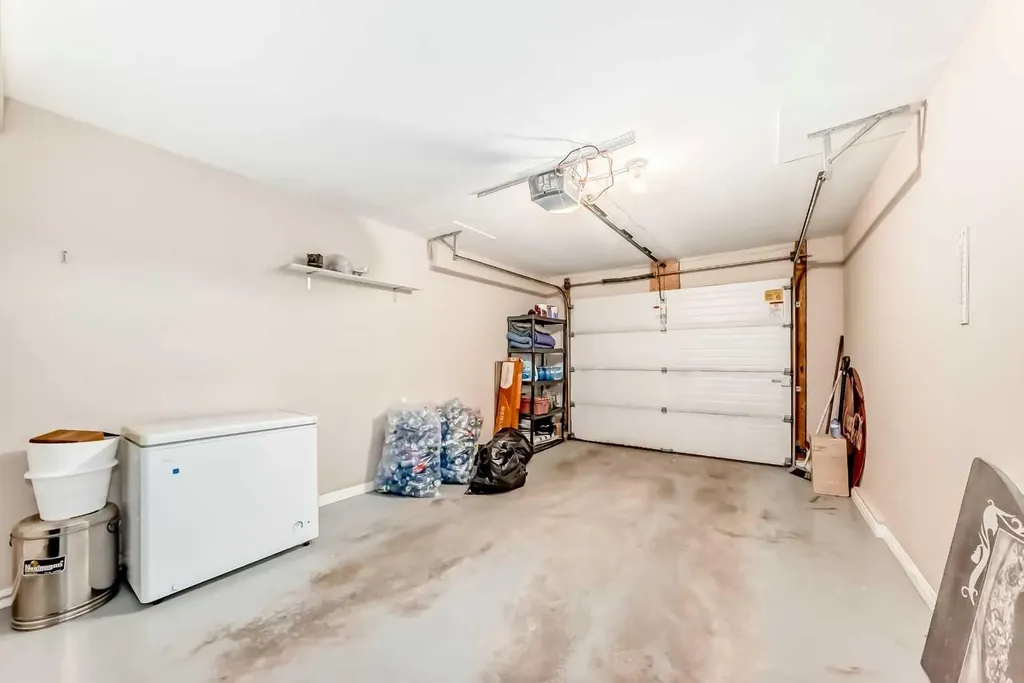 6621 Pinecliff Grove NE Calgary AB T1Y 7K8