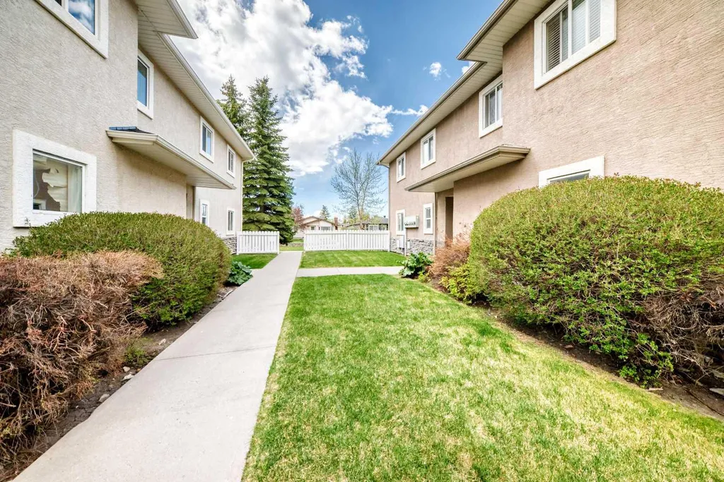 6621 Pinecliff Grove NE Calgary AB T1Y 7K8