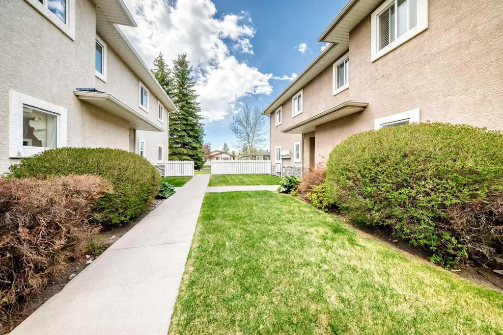 6621 Pinecliff Grove NE Calgary AB T1Y 7K8