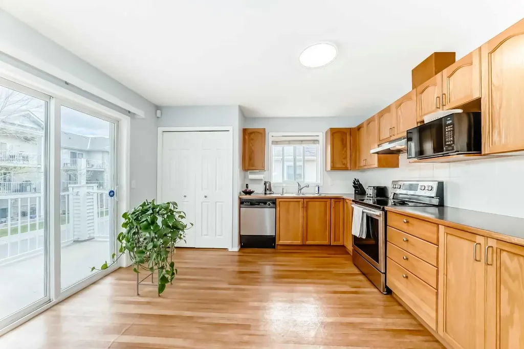 6621 Pinecliff Grove NE Calgary AB T1Y 7K8