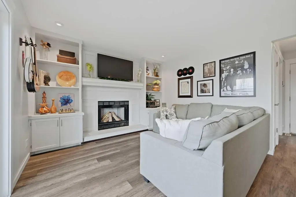 38 Sandpiper Way NW Calgary AB T3K 3C6