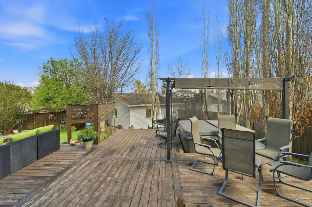 38 Sandpiper Way NW Calgary AB T3K 3C6