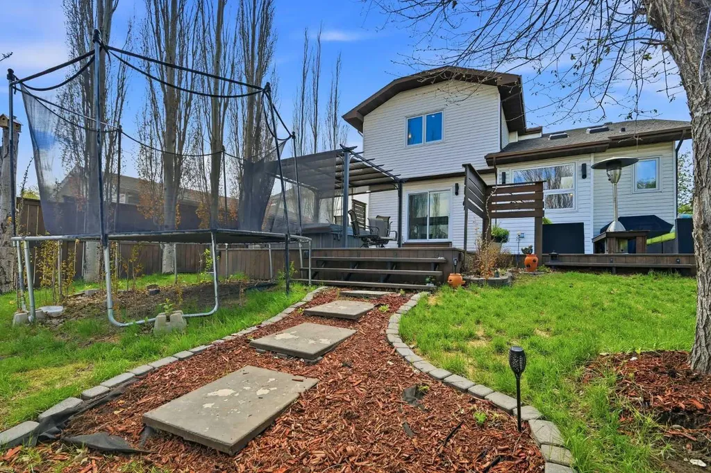 38 Sandpiper Way NW Calgary AB T3K 3C6