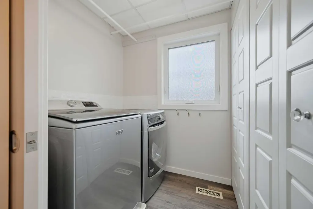 38 Sandpiper Way NW Calgary AB T3K 3C6