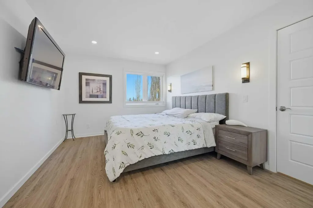 38 Sandpiper Way NW Calgary AB T3K 3C6