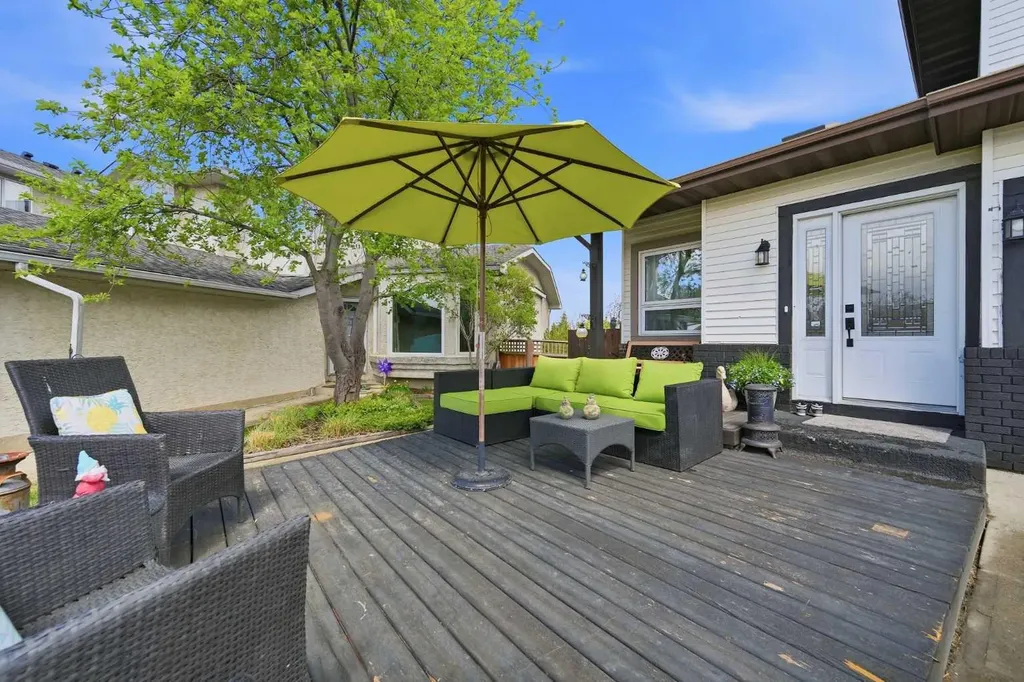 38 Sandpiper Way NW Calgary AB T3K 3C6
