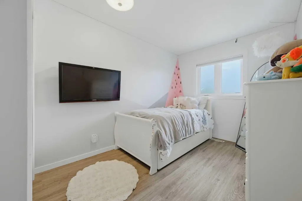 38 Sandpiper Way NW Calgary AB T3K 3C6