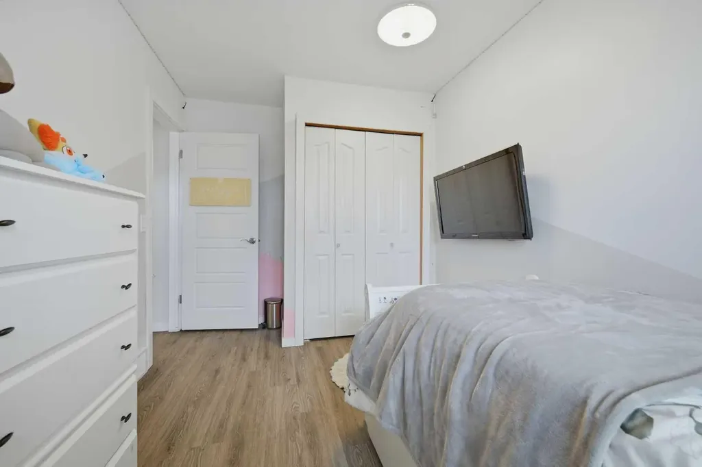38 Sandpiper Way NW Calgary AB T3K 3C6