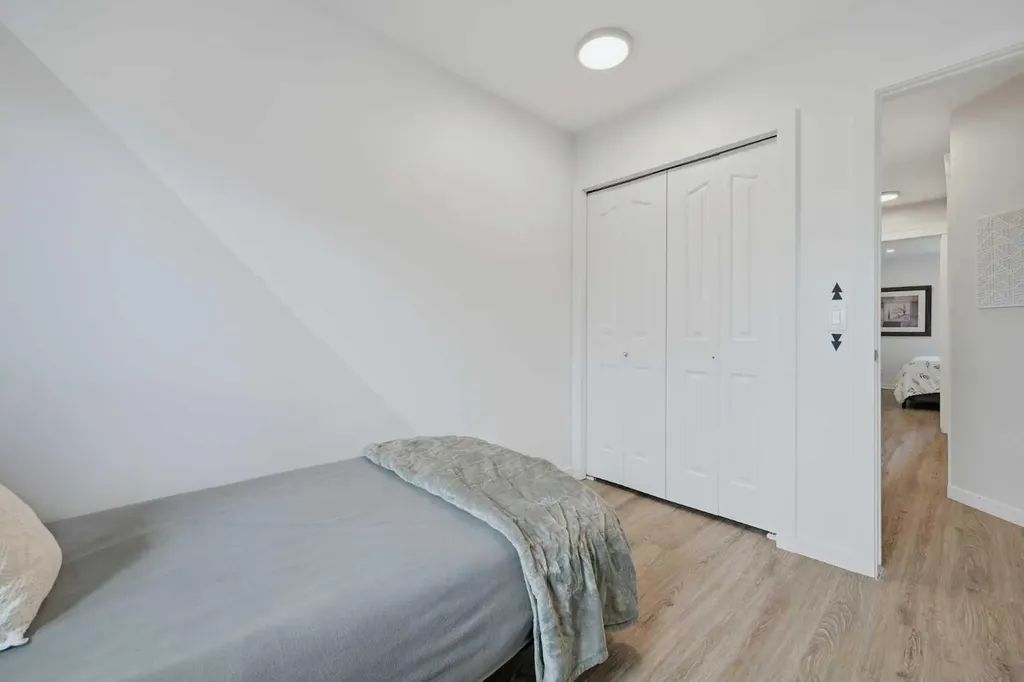 38 Sandpiper Way NW Calgary AB T3K 3C6
