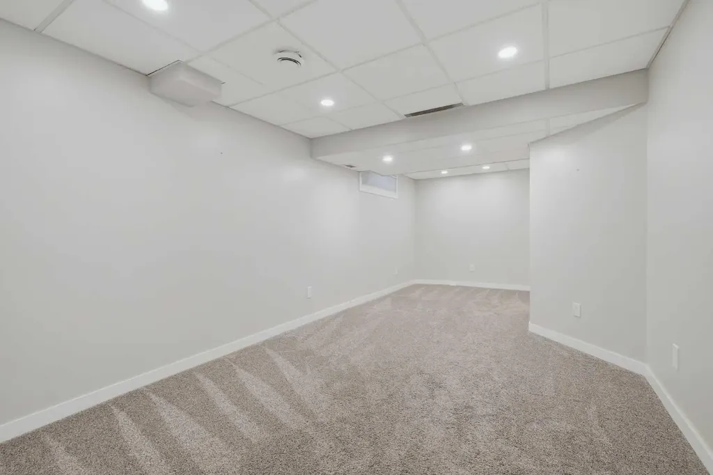 38 Sandpiper Way NW Calgary AB T3K 3C6