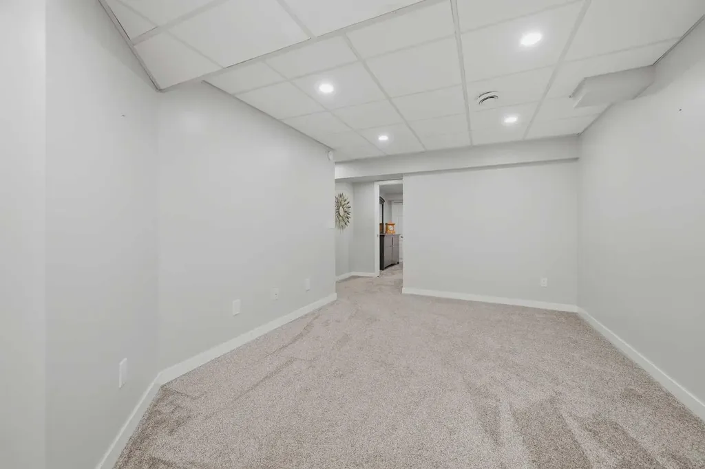 38 Sandpiper Way NW Calgary AB T3K 3C6