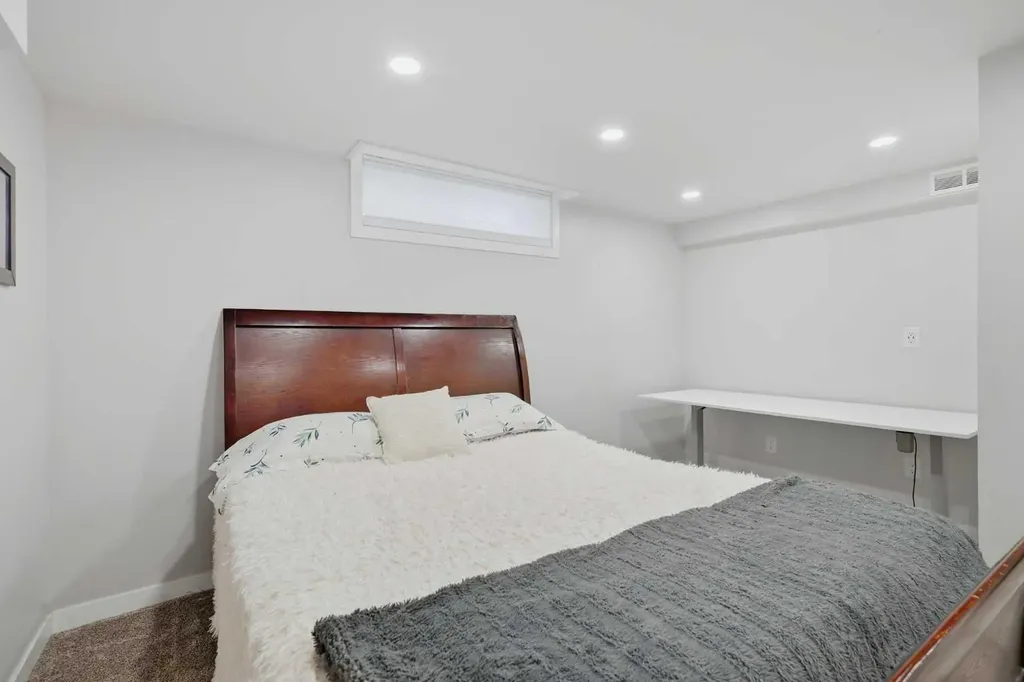 38 Sandpiper Way NW Calgary AB T3K 3C6