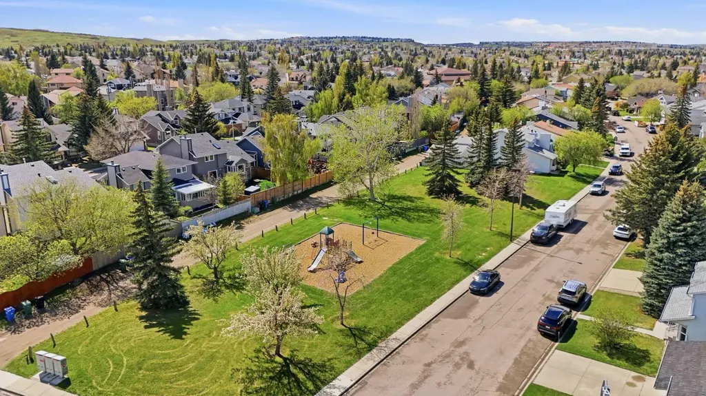 38 Sandpiper Way NW Calgary AB T3K 3C6