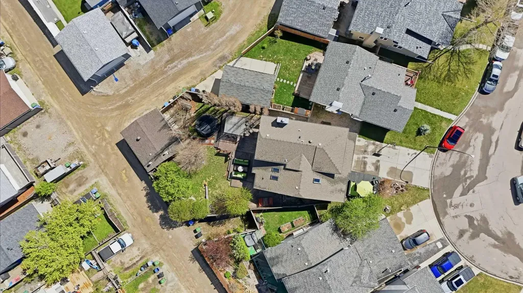 38 Sandpiper Way NW Calgary AB T3K 3C6