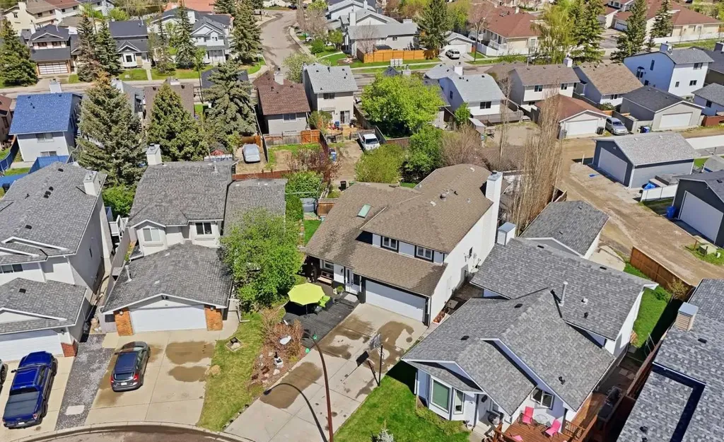 38 Sandpiper Way NW Calgary AB T3K 3C6