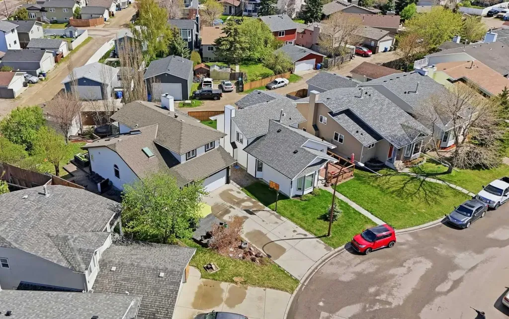 38 Sandpiper Way NW Calgary AB T3K 3C6