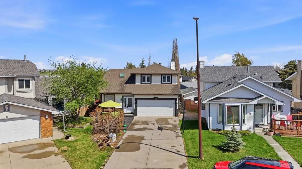 38 Sandpiper Way NW Calgary AB T3K 3C6