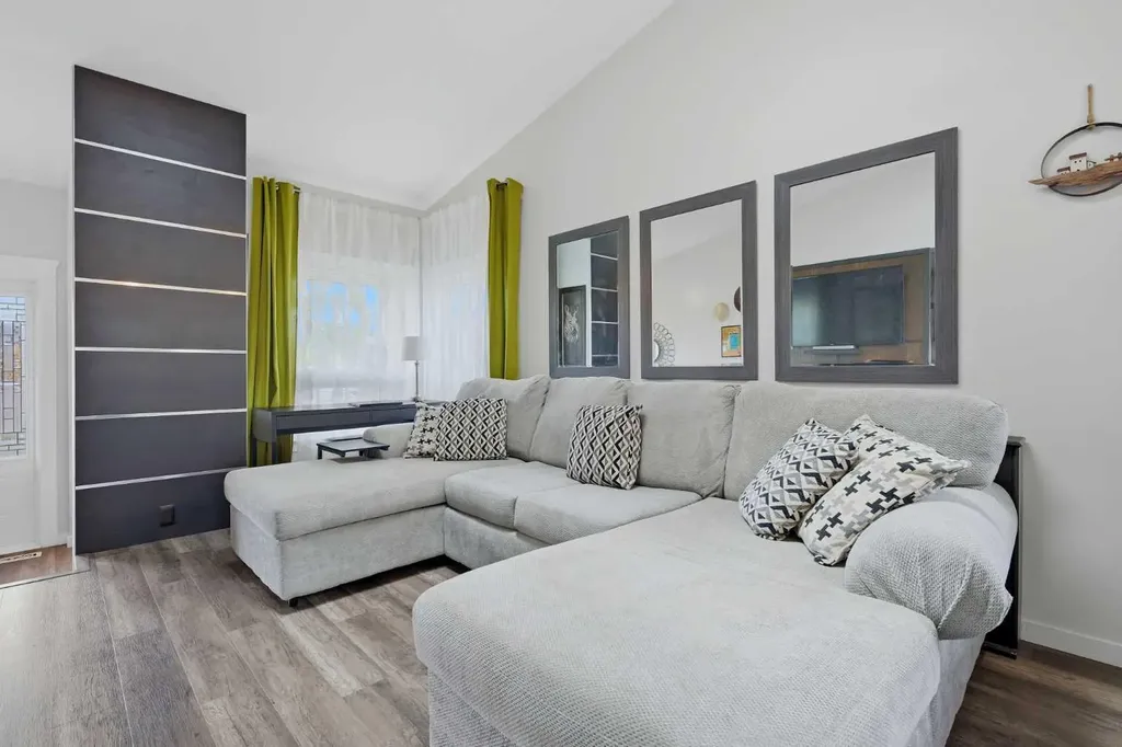 38 Sandpiper Way NW Calgary AB T3K 3C6