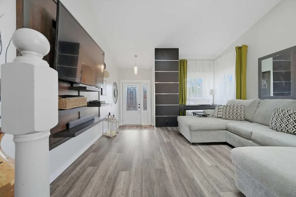 38 Sandpiper Way NW Calgary AB T3K 3C6