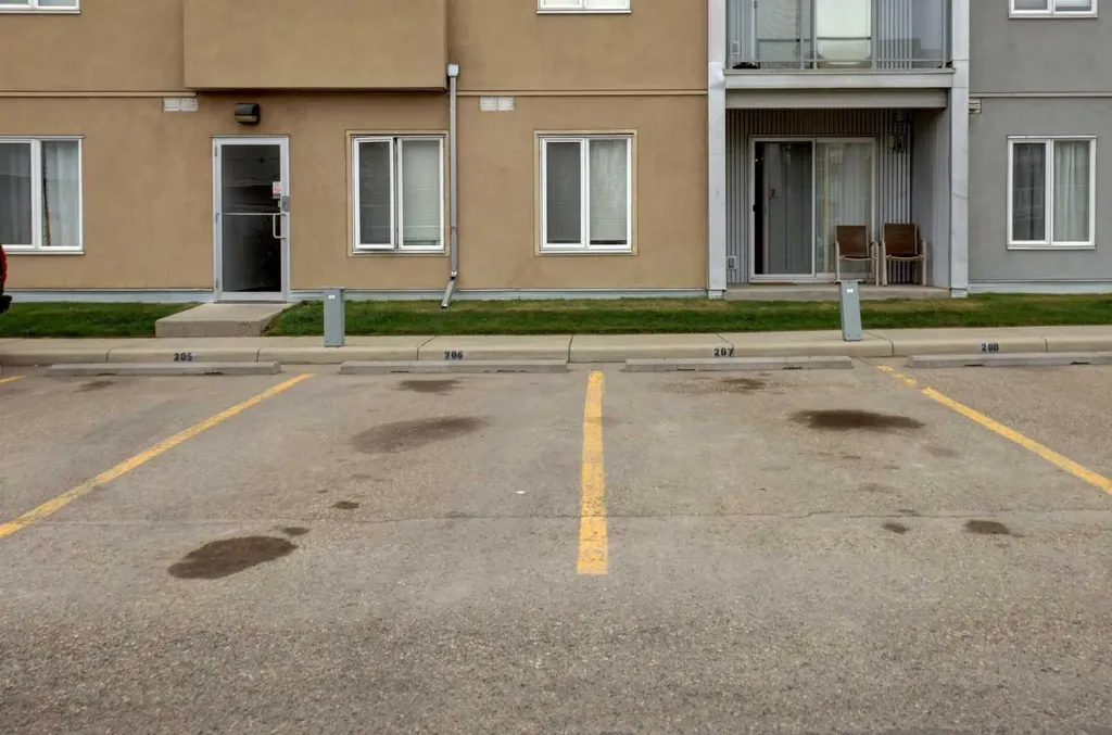 604 East Lake Boulevard NE Airdrie AB T4A 0G5