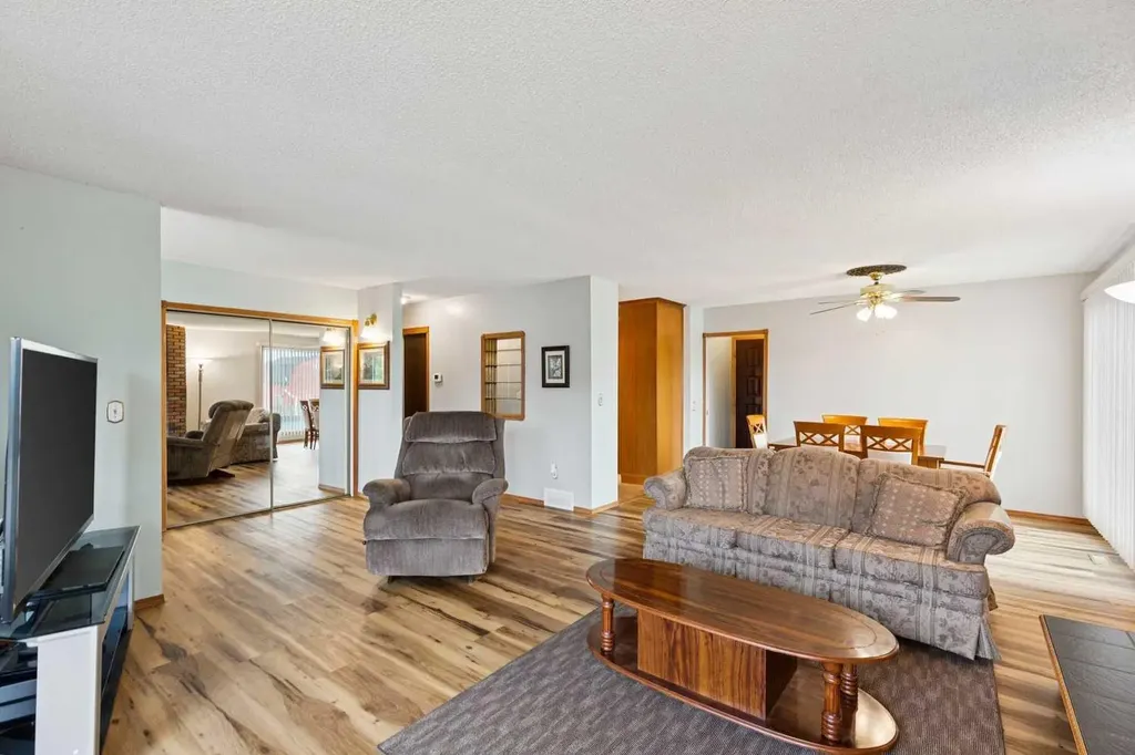 2138 Summerfield Boulevard SE Airdrie AB T4B 1X5