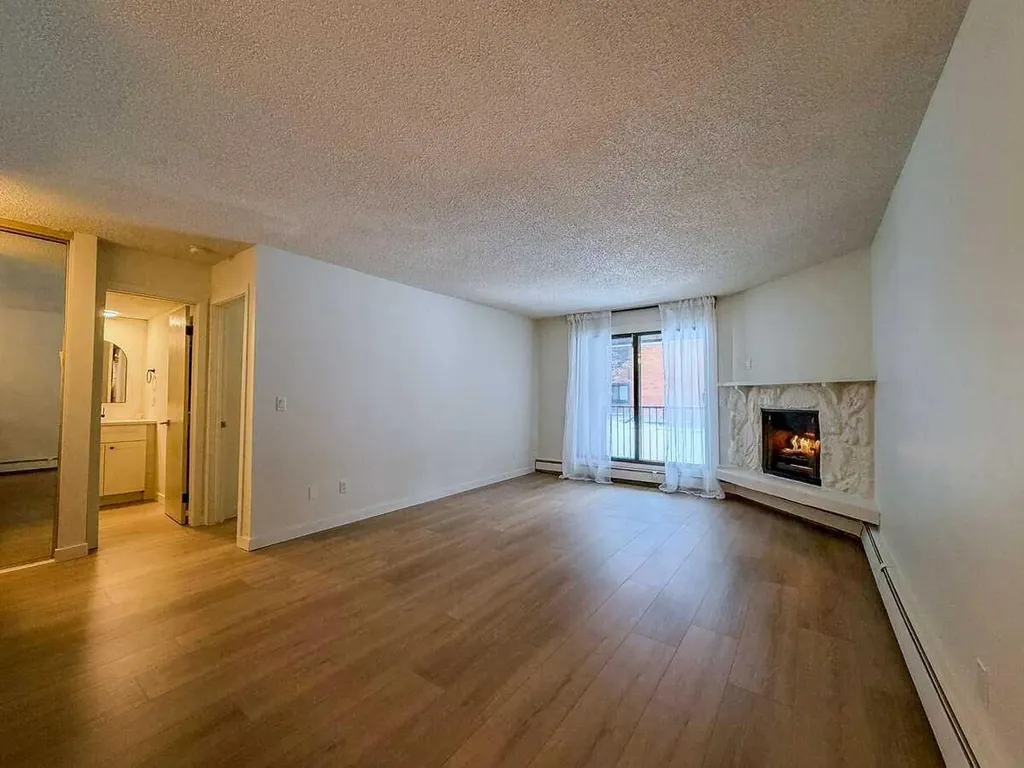 4001B 49 Street NW Calgary AB T3A 2C9