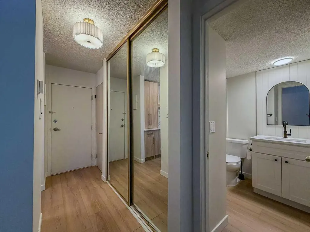 4001B 49 Street NW Calgary AB T3A 2C9