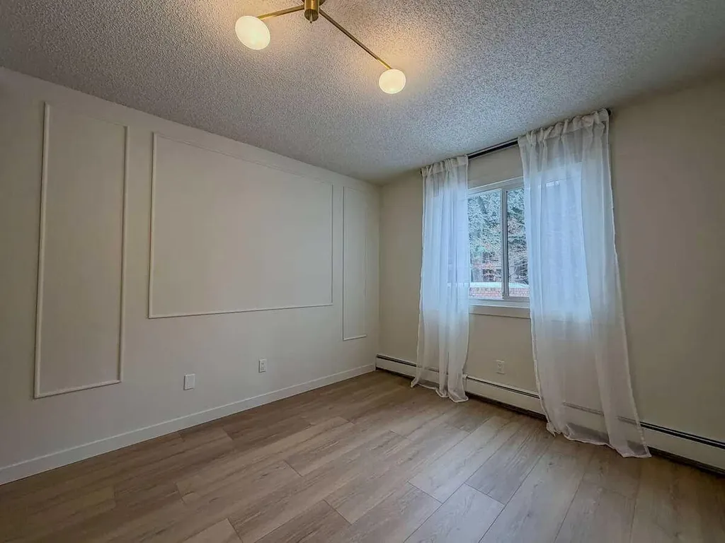 4001B 49 Street NW Calgary AB T3A 2C9