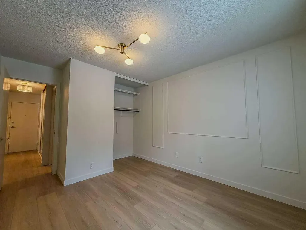 4001B 49 Street NW Calgary AB T3A 2C9