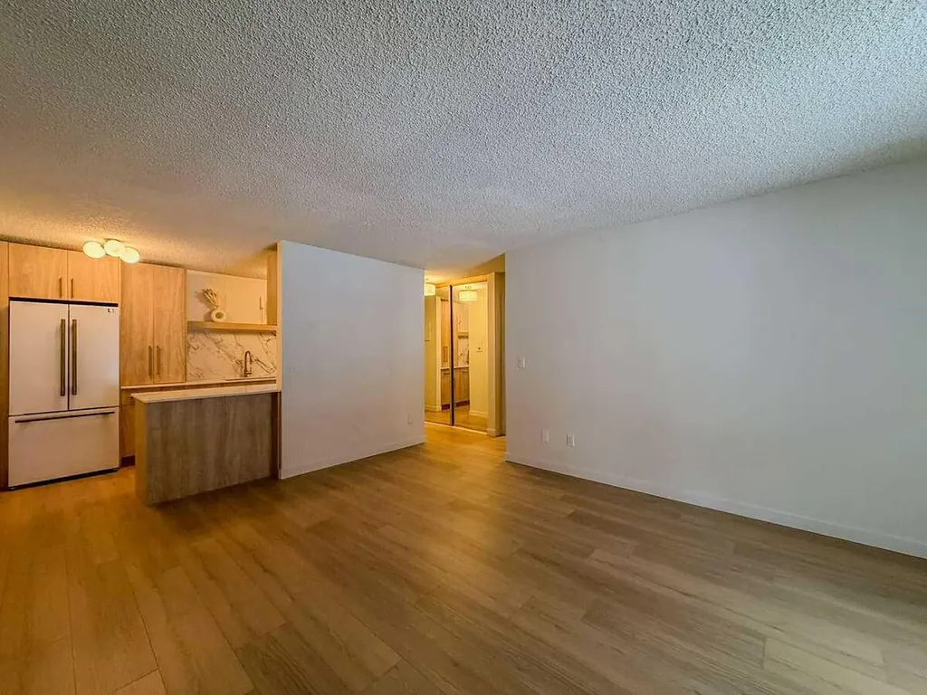 4001B 49 Street NW Calgary AB T3A 2C9