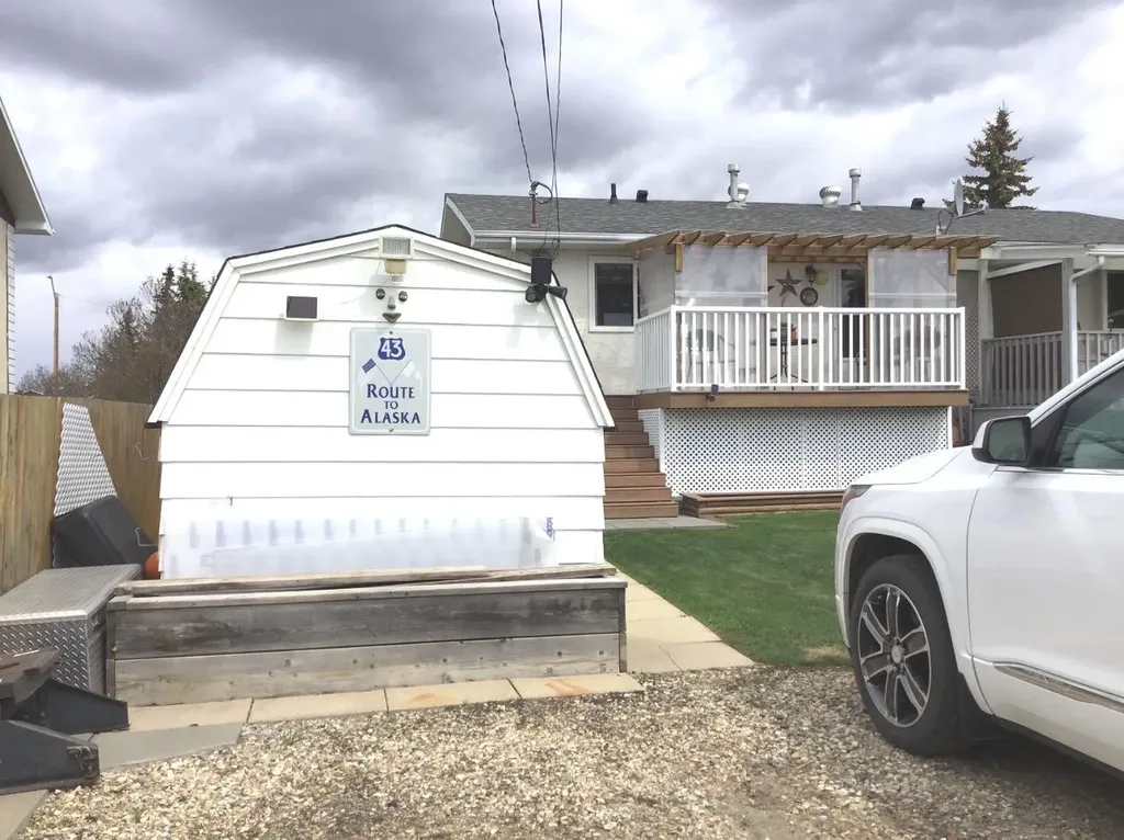 4607 46 Avenue Mayerthorpe AB T0E1n0