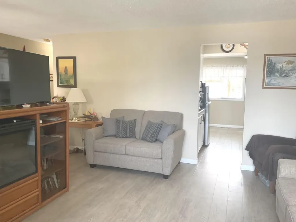 4607 46 Avenue Mayerthorpe AB T0E1n0