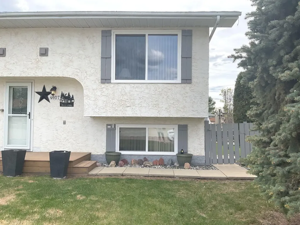 4607 46 Avenue Mayerthorpe AB T0E1n0