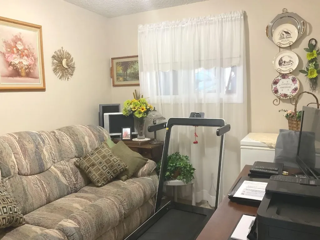 4607 46 Avenue Mayerthorpe AB T0E1n0