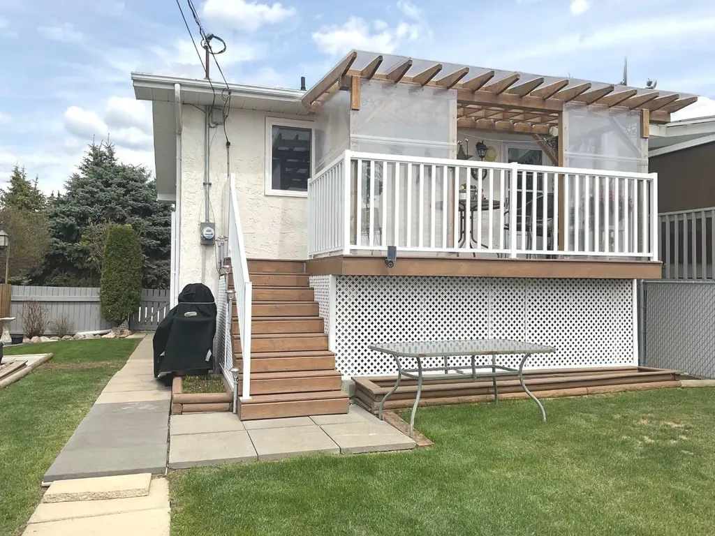 4607 46 Avenue Mayerthorpe AB T0E1n0