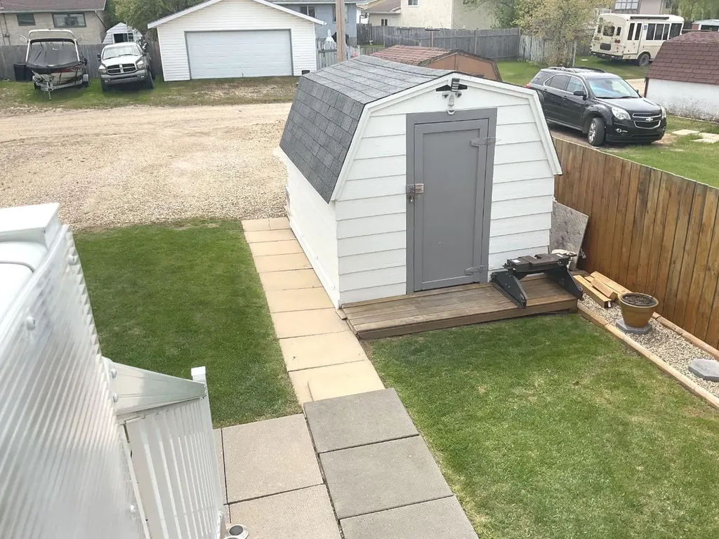 4607 46 Avenue Mayerthorpe AB T0E1n0
