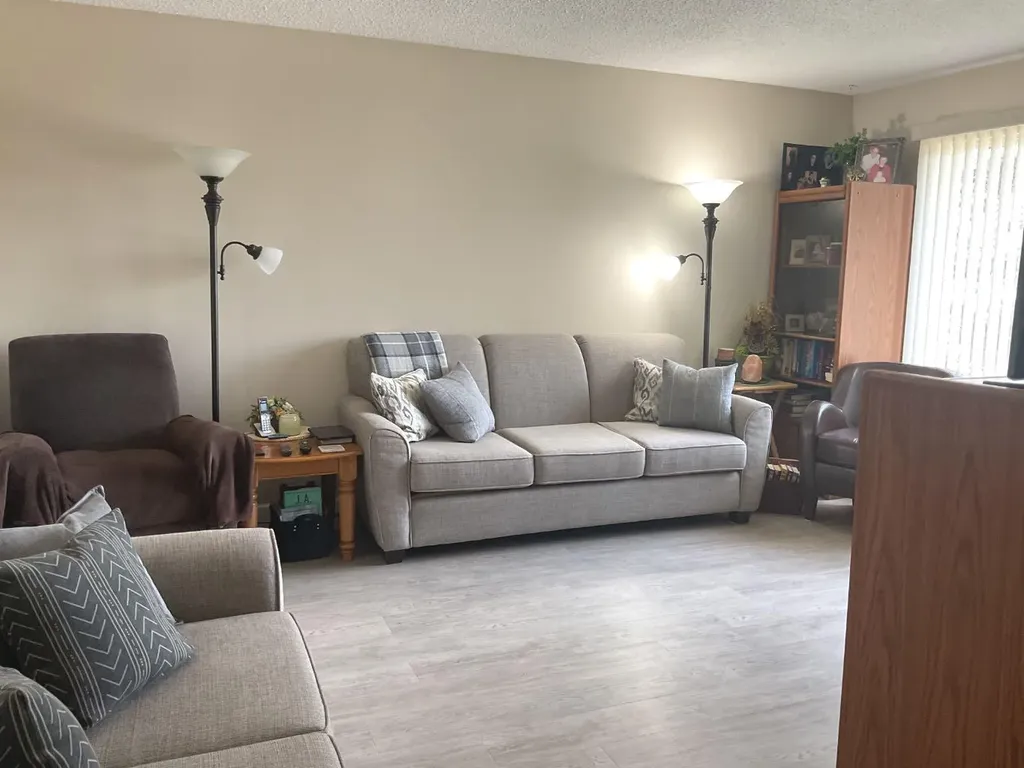 4607 46 Avenue Mayerthorpe AB T0E1n0