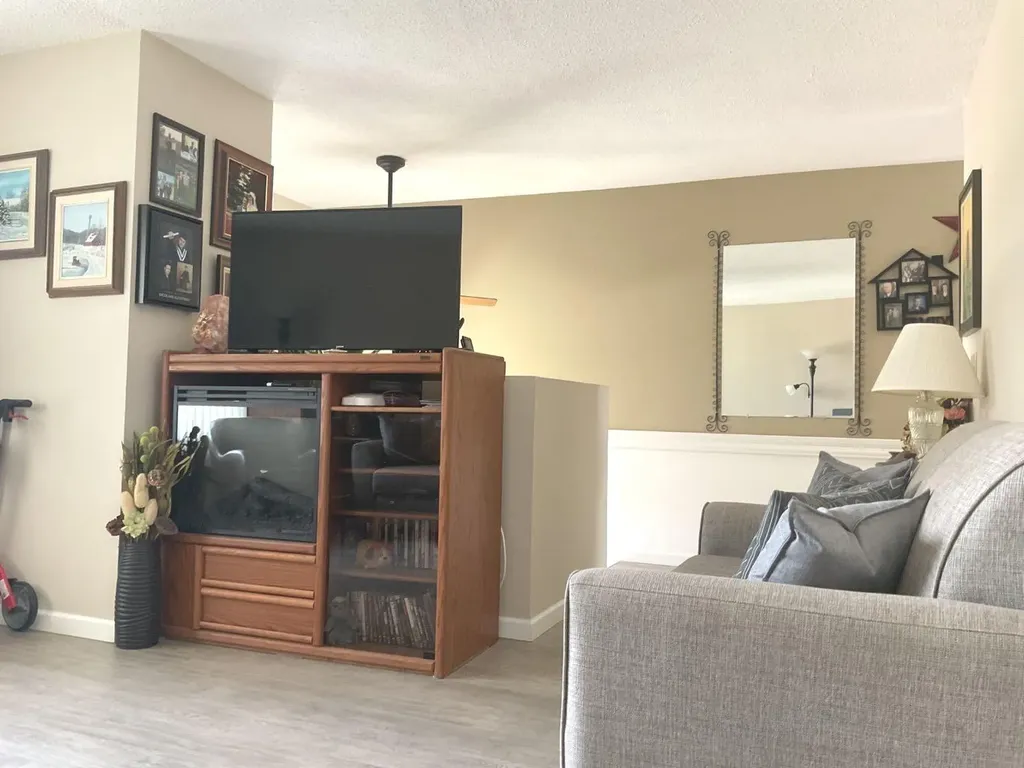 4607 46 Avenue Mayerthorpe AB T0E1n0