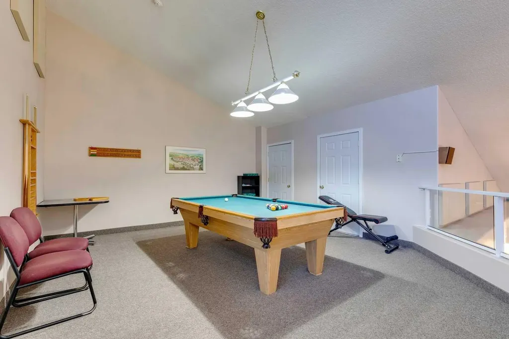 1818 Simcoe Boulevard SW Calgary AB T3H 3L9