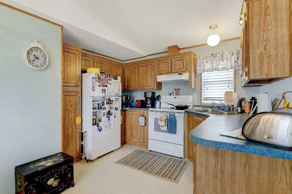 10301 99 Avenue Bezanson AB T0H0G0