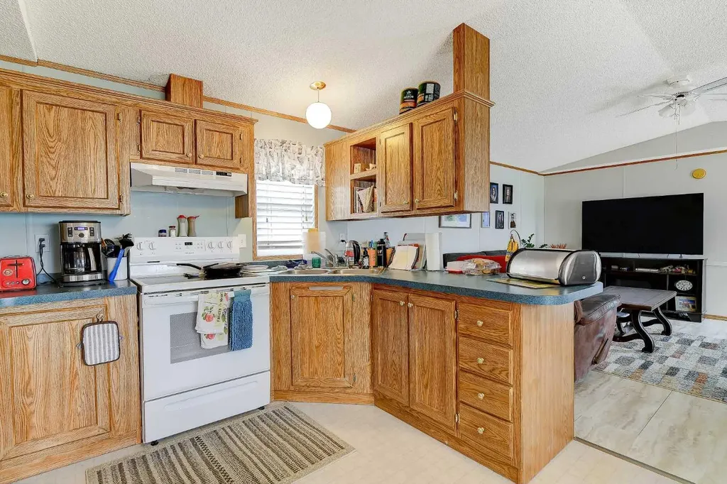 10301 99 Avenue Bezanson AB T0H0G0