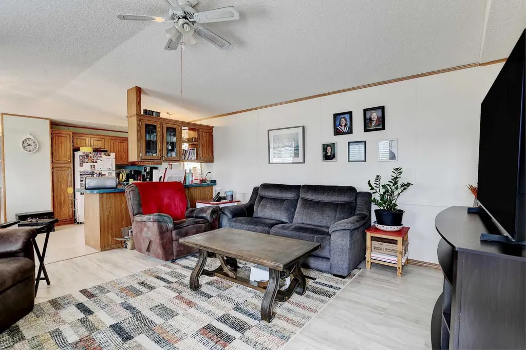 10301 99 Avenue Bezanson AB T0H0G0