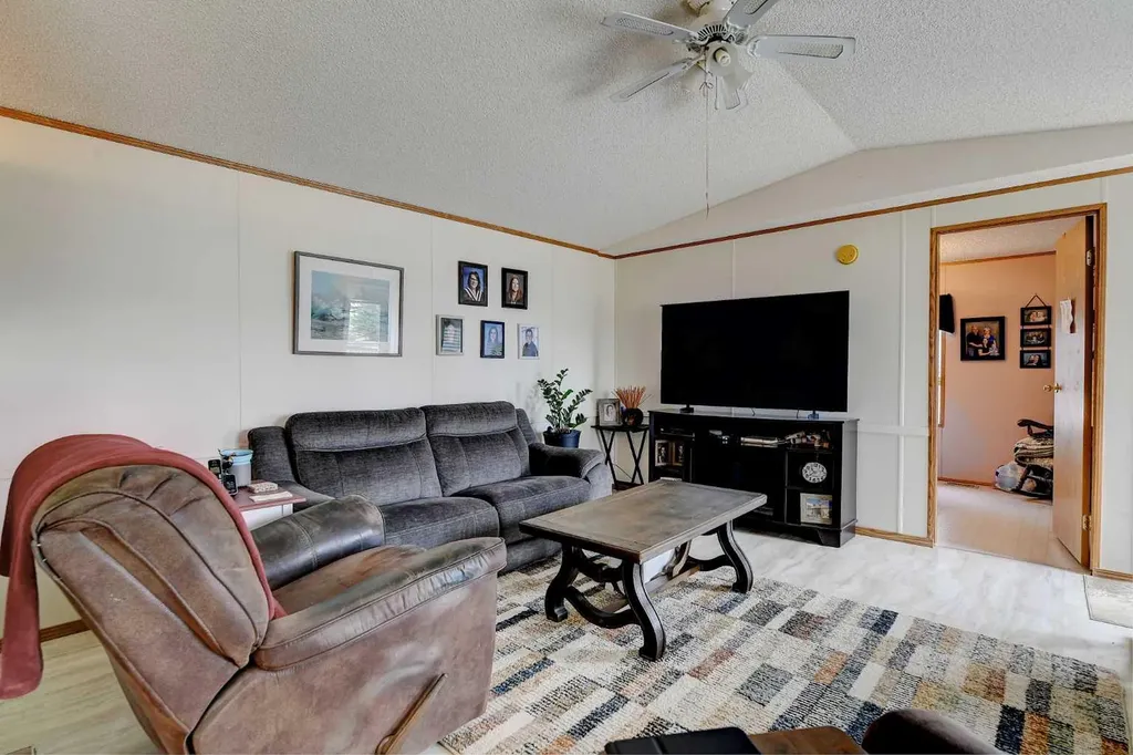 10301 99 Avenue Bezanson AB T0H0G0