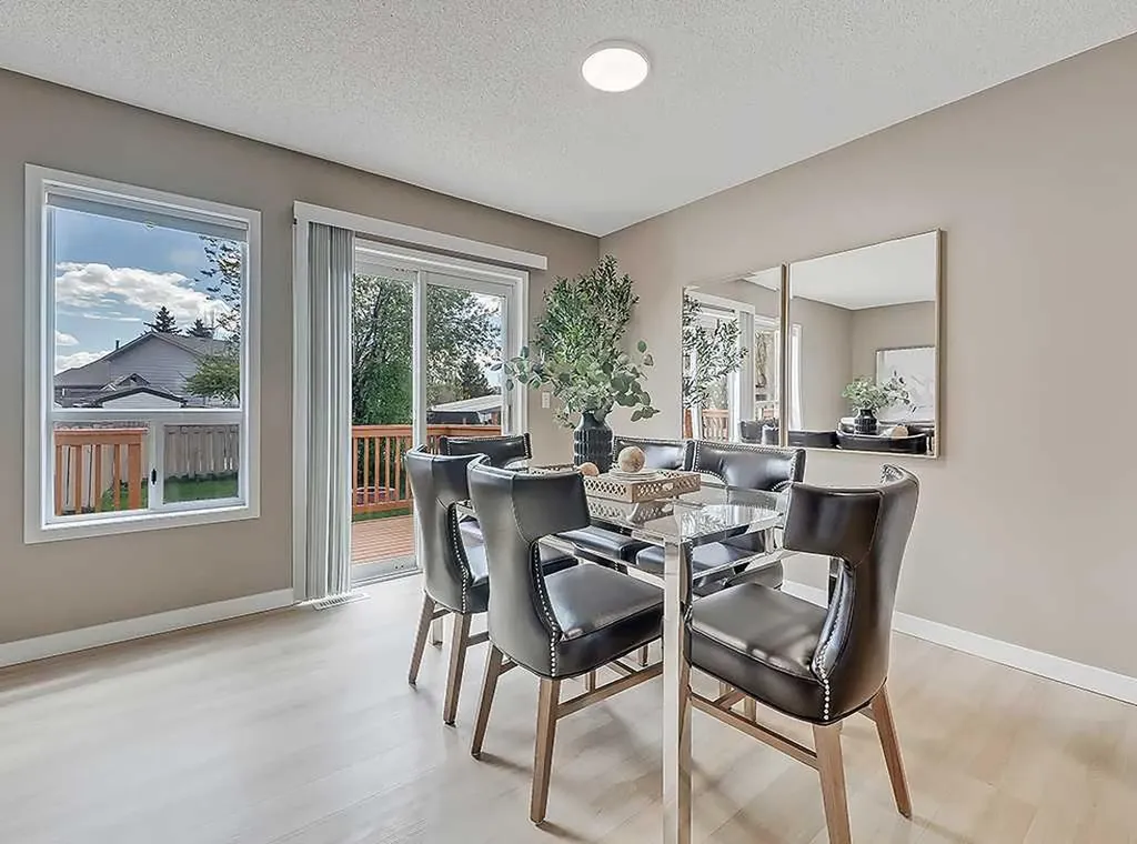 292 Coventry Close NE Calgary AB T3K 4C5