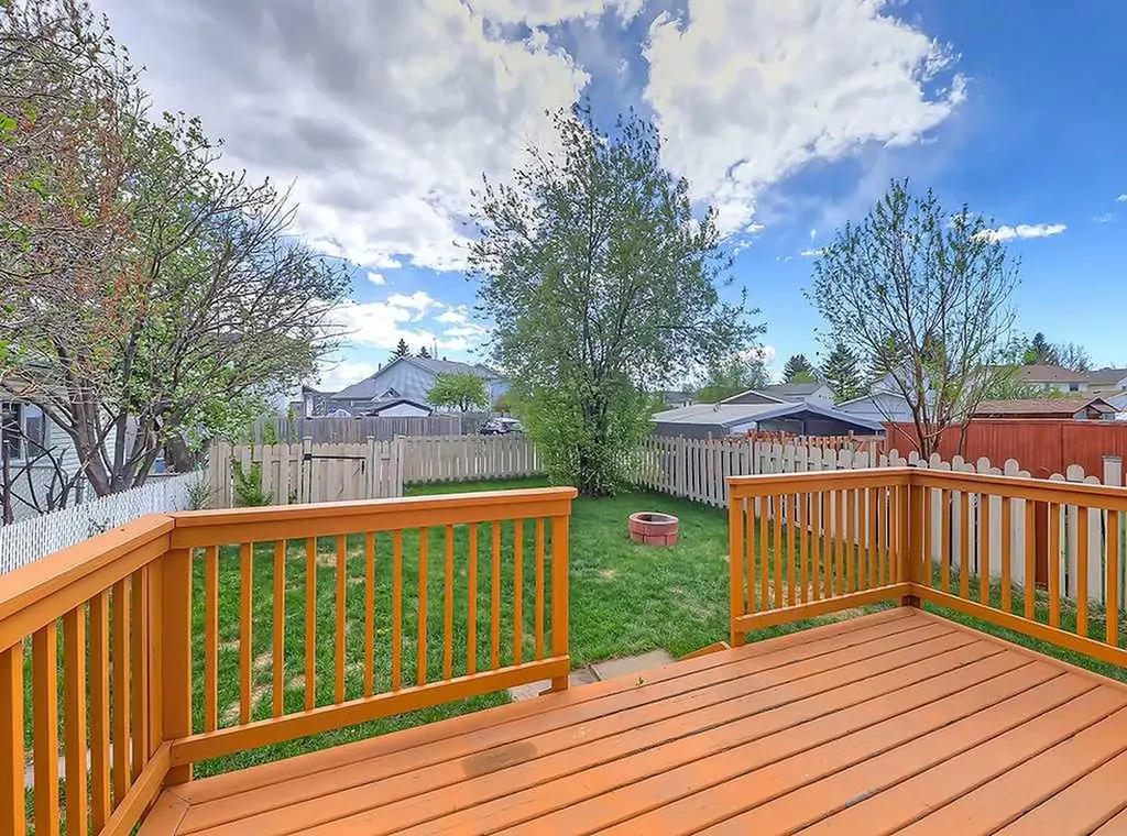 292 Coventry Close NE Calgary AB T3K 4C5