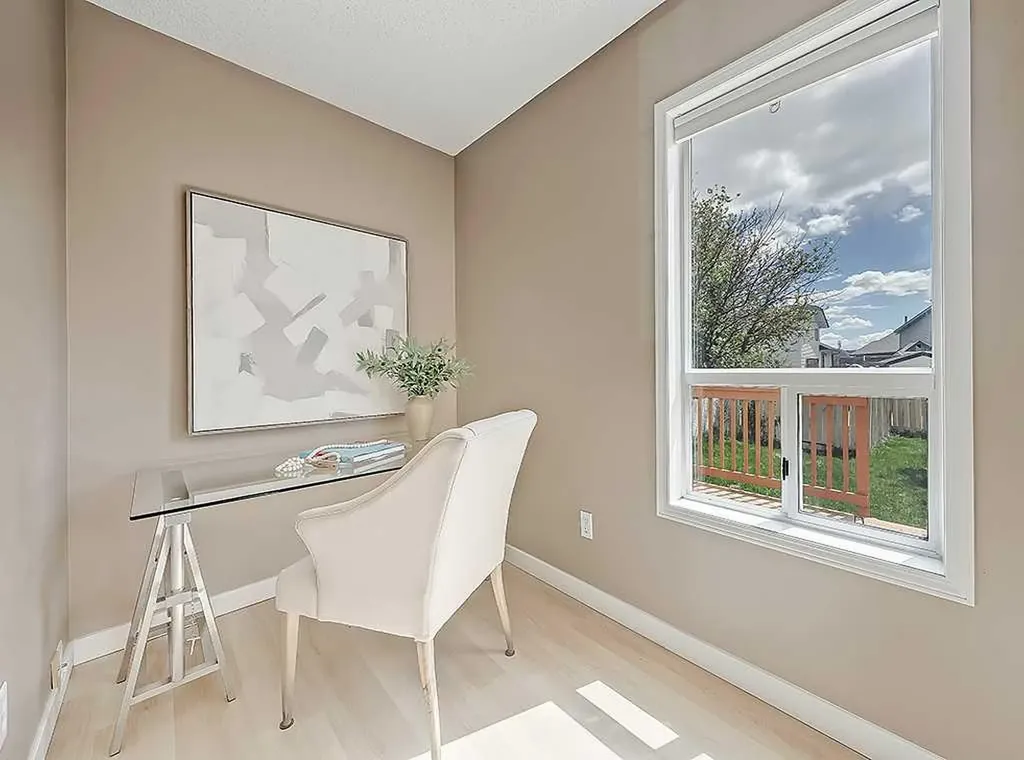 292 Coventry Close NE Calgary AB T3K 4C5