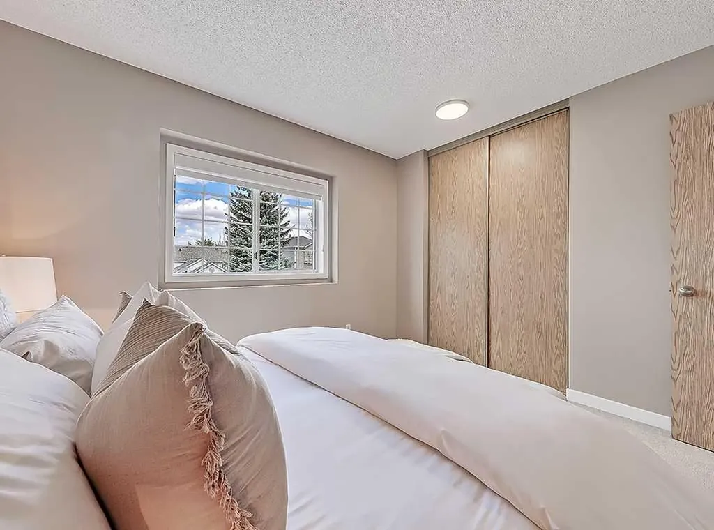 292 Coventry Close NE Calgary AB T3K 4C5