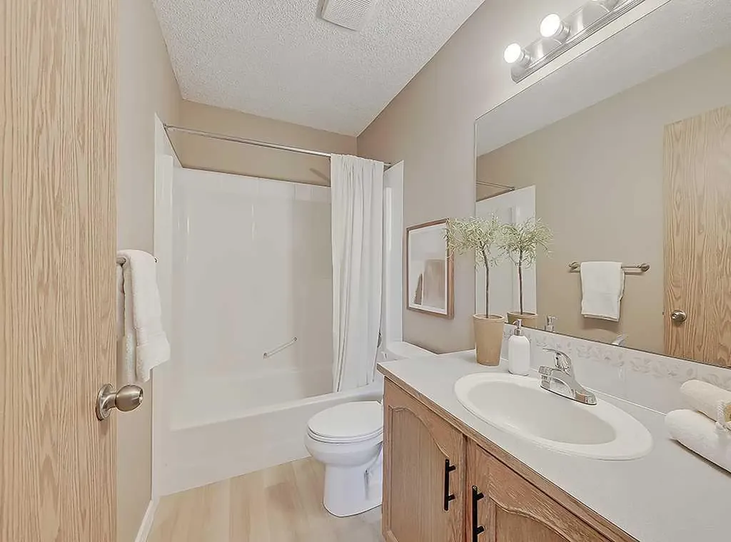 292 Coventry Close NE Calgary AB T3K 4C5