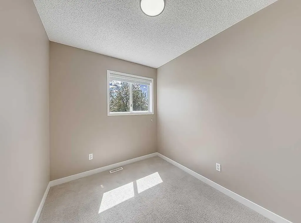 292 Coventry Close NE Calgary AB T3K 4C5